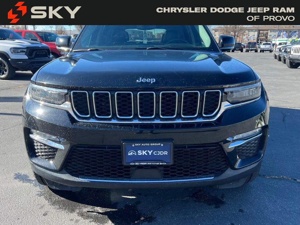 2023 Jeep Cherokee Base photo 3