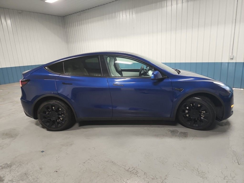 Used 2021 Tesla Model Y Long Range with VIN 5YJYGDEE6MF075139 for sale in Newhall, IA