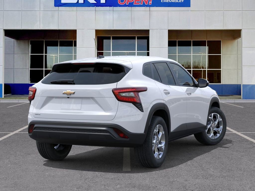 2025 Chevrolet Trax LS photo 4