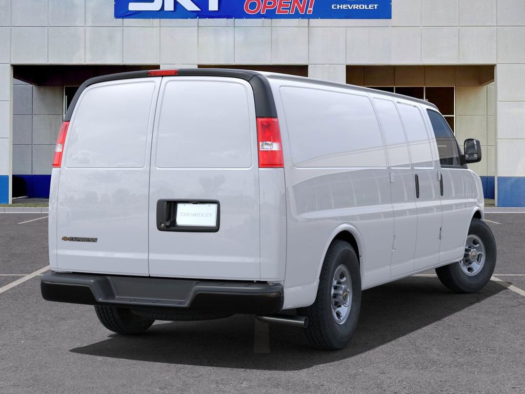 2025 Chevrolet Express Cargo 3500 photo 4