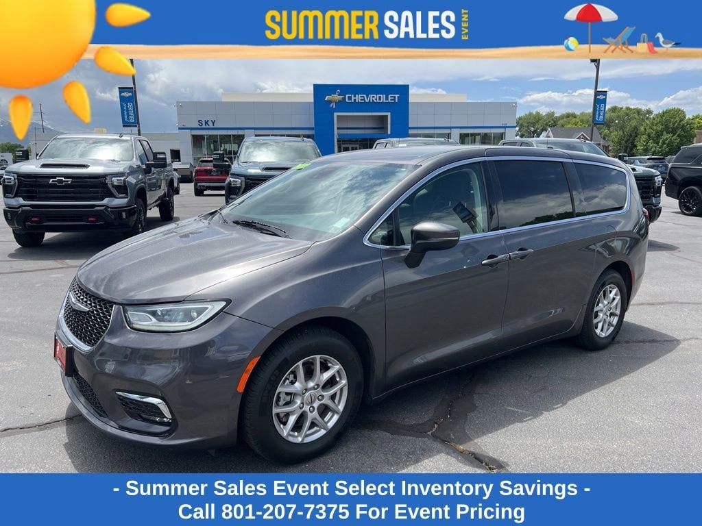 2023 Chrysler Pacifica Touring L's photo