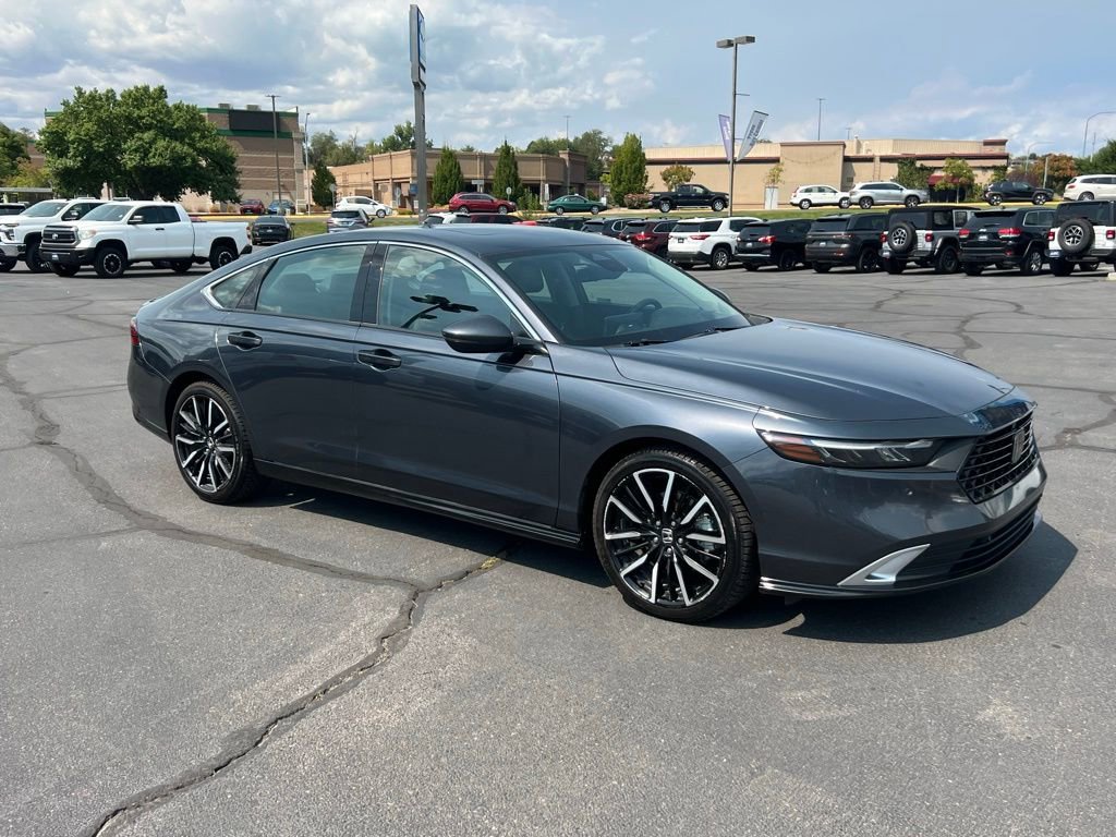 2023 Honda Accord Hybrid Touring photo 3