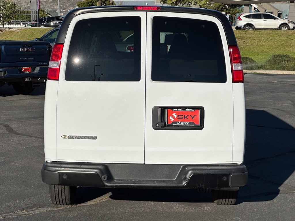 2025 Chevrolet Express Passenger LS - Photo 9