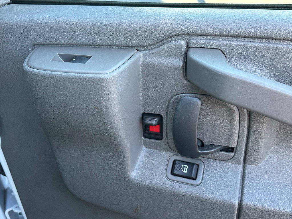 2025 Chevrolet Express Passenger LS - Photo 18
