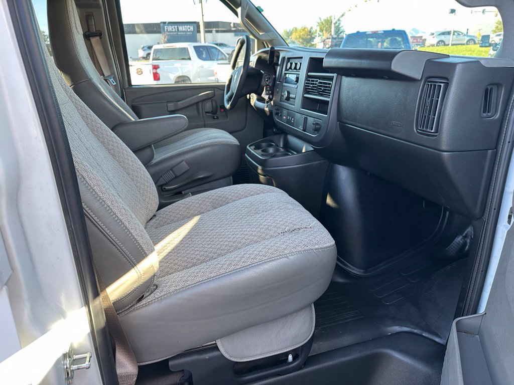 2025 Chevrolet Express Passenger LS - Photo 22