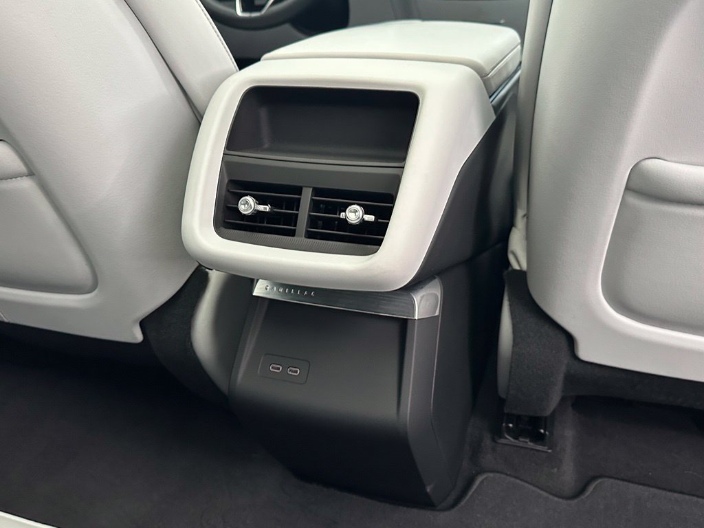 2024 Cadillac LYRIQ Luxury 1 - Photo 25
