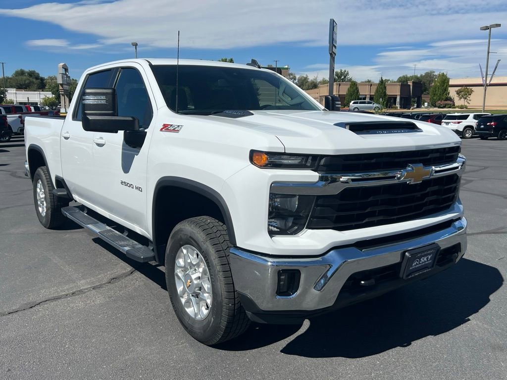 2024 Chevrolet Silverado 2500HD LT photo 3