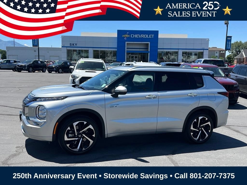 2024 Mitsubishi Outlander Plug-in Hybrid SEL S-AWC's photo