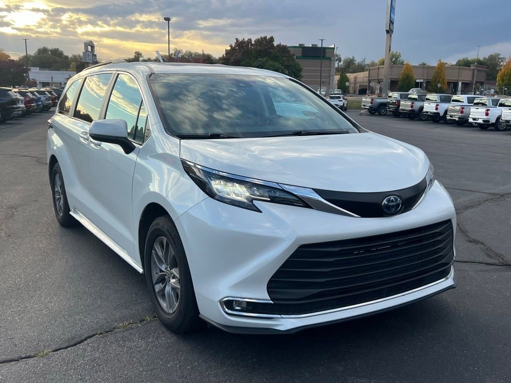 Used 2023 Toyota Sienna XLE