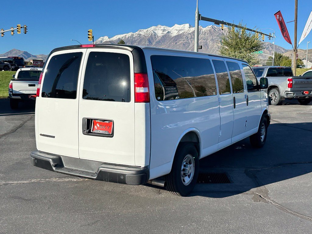 2025 Chevrolet Express Passenger LS - Photo 10