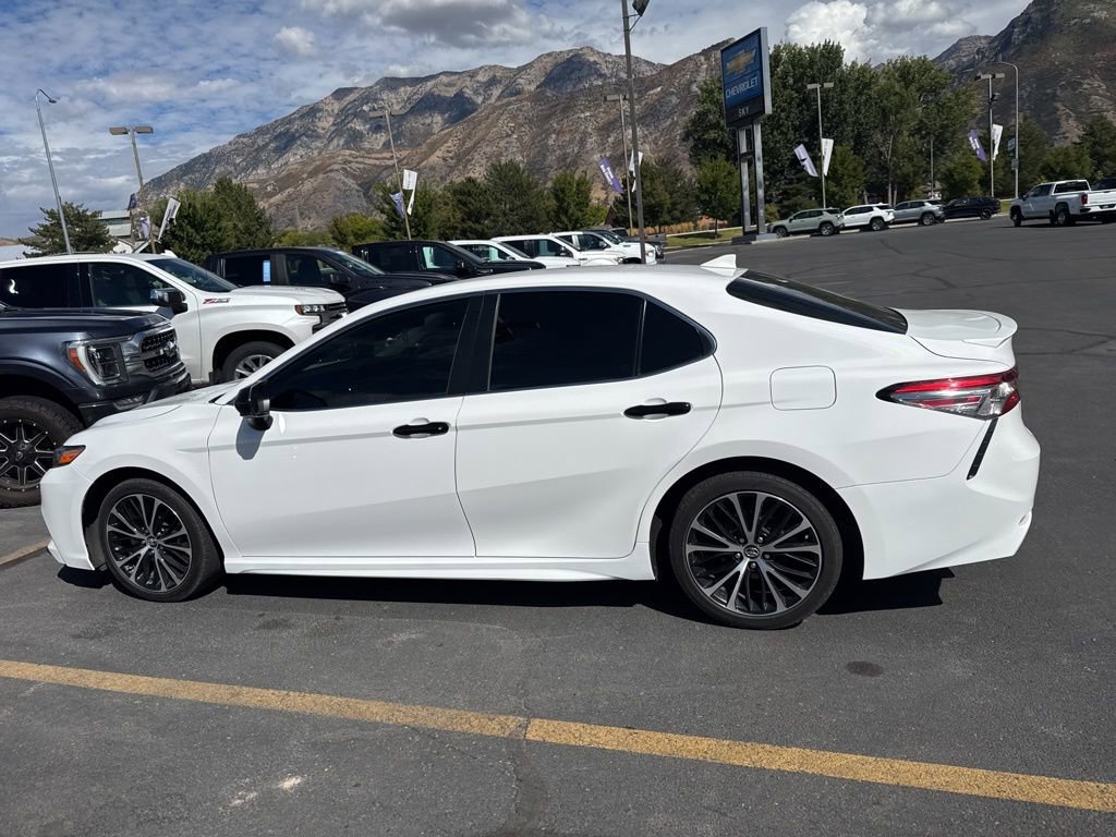 2019 Toyota Camry LE photo 2