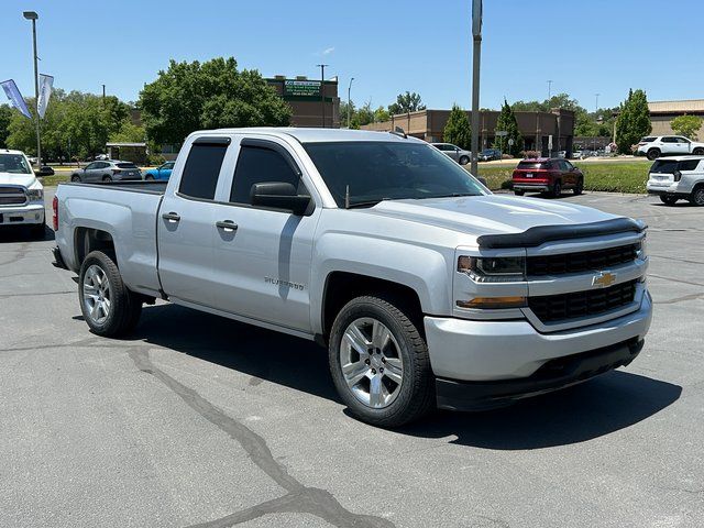 2017 Chevrolet Silverado 1500 Custom photo 4