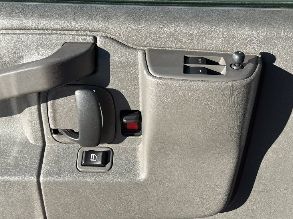 2025 Chevrolet Express Passenger LS - Photo 29
