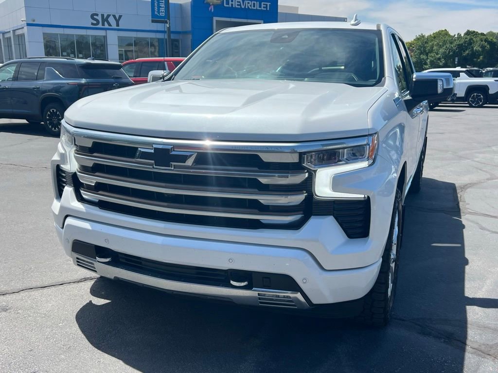 2022 Chevrolet Silverado 1500 High Country photo 2