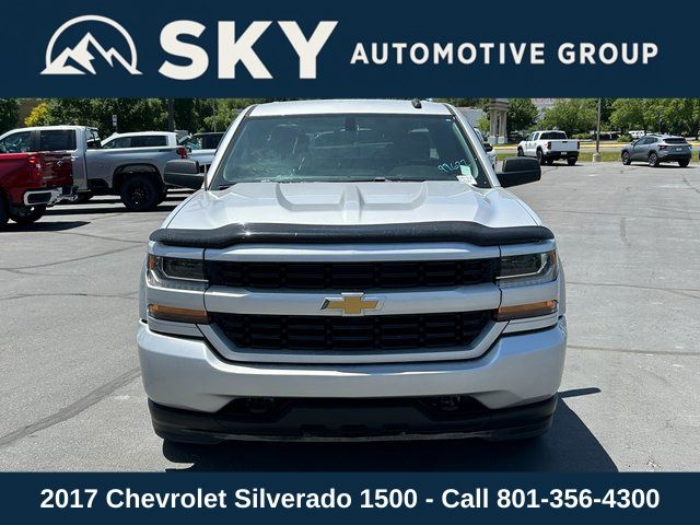 2017 Chevrolet Silverado 1500 Custom photo 3