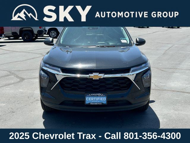 2025 Chevrolet Trax LS photo 2