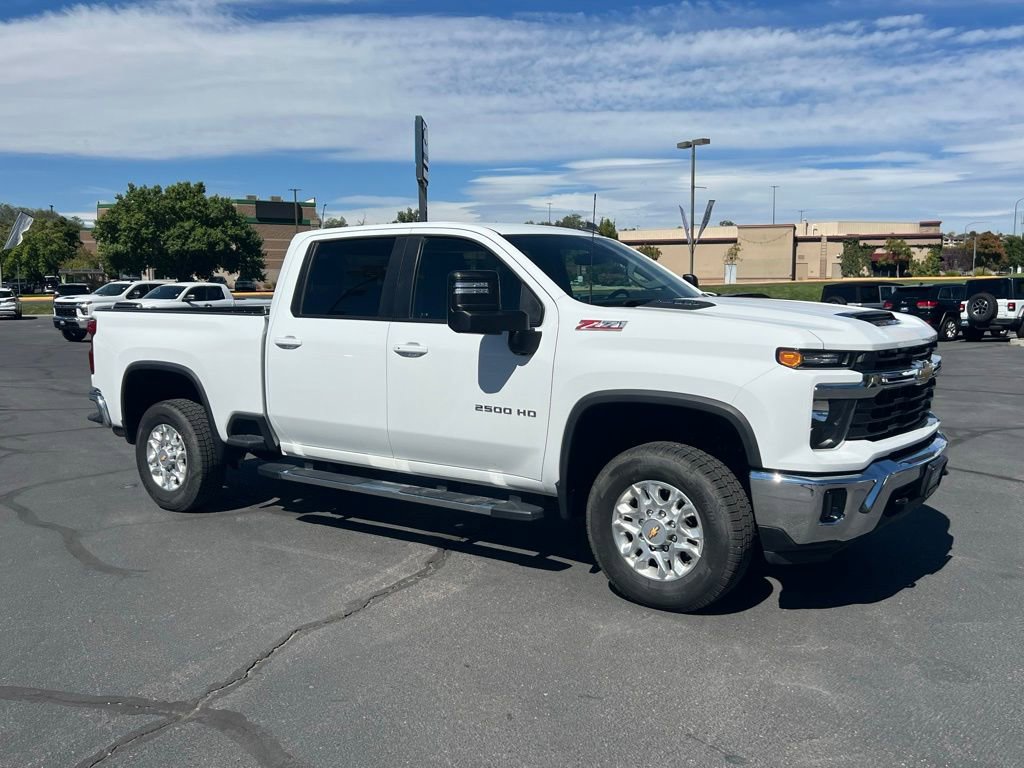 2024 Chevrolet Silverado 2500HD LT photo 2