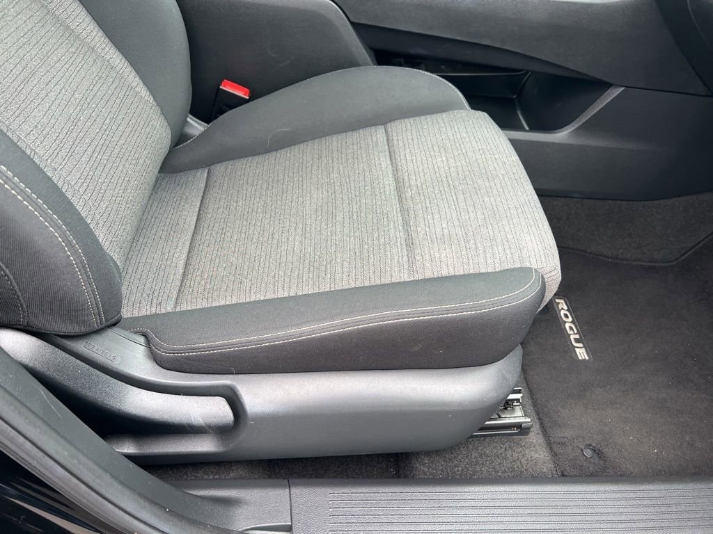 2023 Nissan Rogue SV - Photo 16