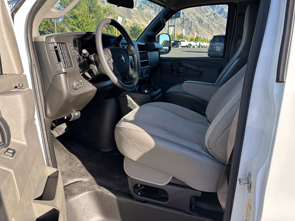 2025 Chevrolet Express Passenger LS - Photo 26