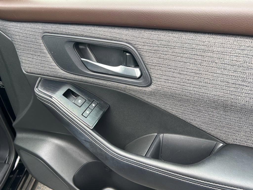 2023 Nissan Rogue SV - Photo 17