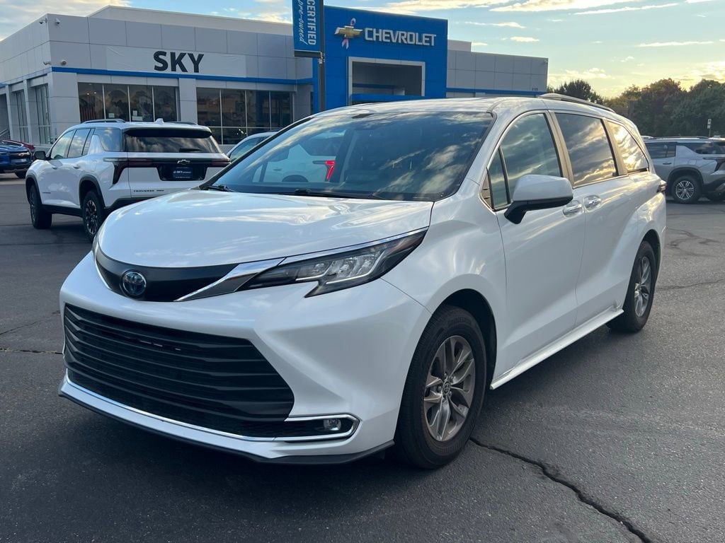 Used 2023 Toyota Sienna XLE