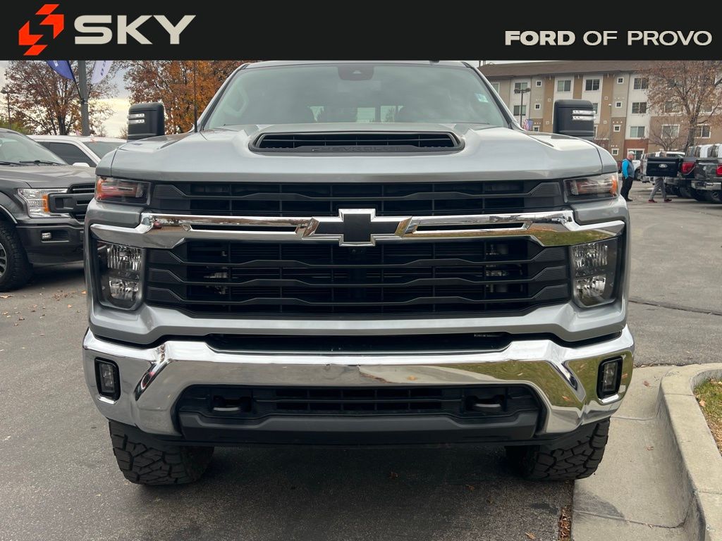 2024 Chevrolet Silverado 3500HD LT photo 3