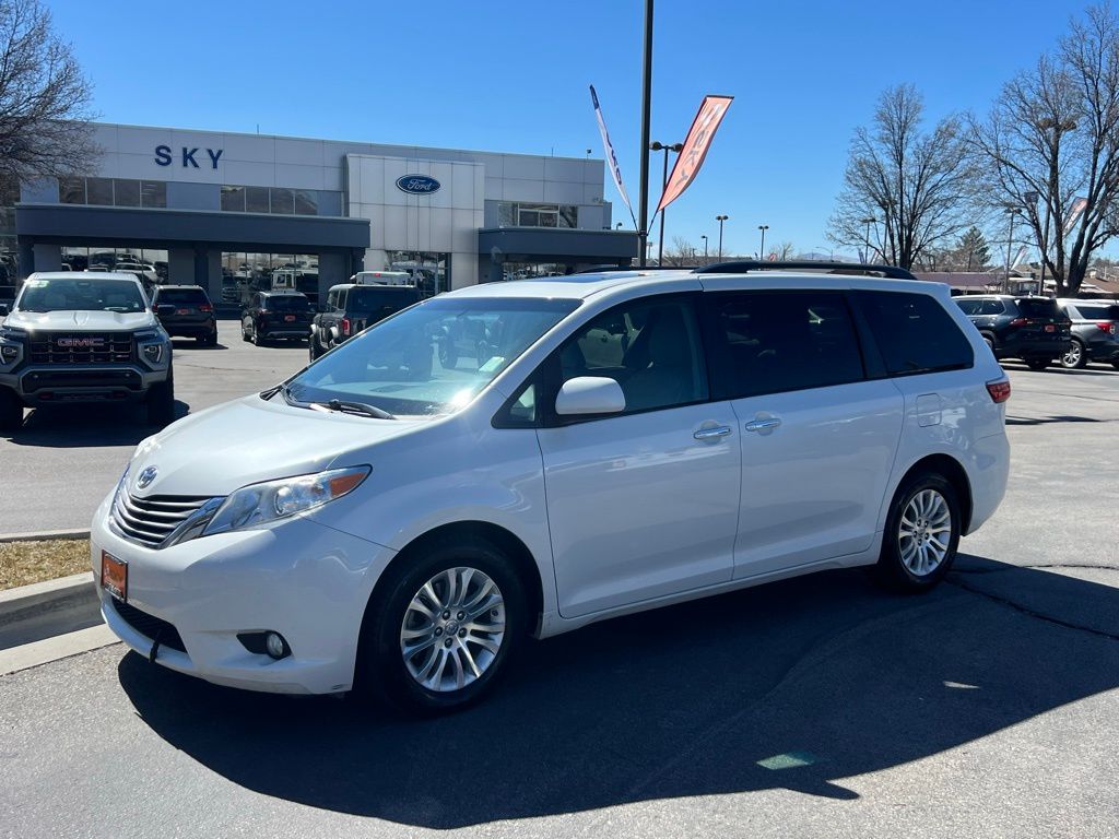 2017 Toyota Sienna XLE
