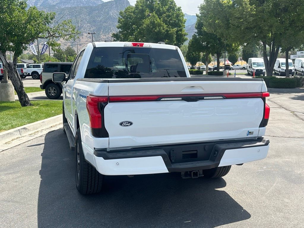 2025 Ford F-150 Lightning Lariat photo 3
