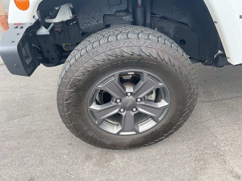 2017 Jeep Wrangler Unlimited Rubicon Recon photo 3