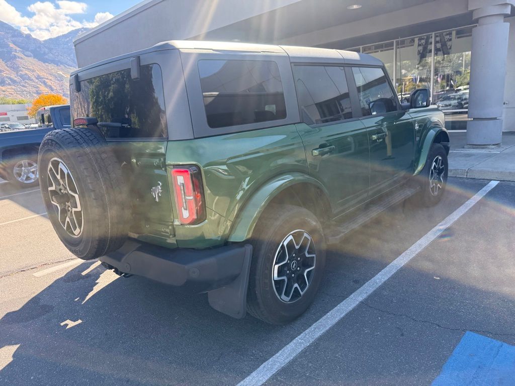 2022 Ford Bronco Outer Banks photo 2