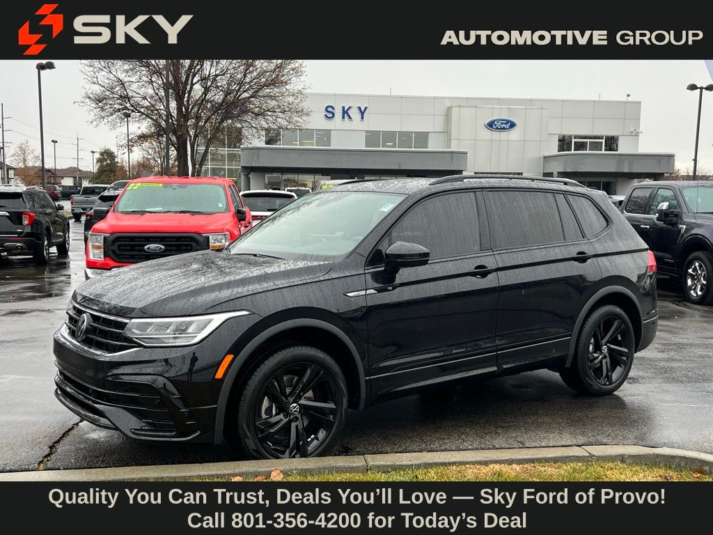 2024 Volkswagen Tiguan SE R-LINE BLACK's photo