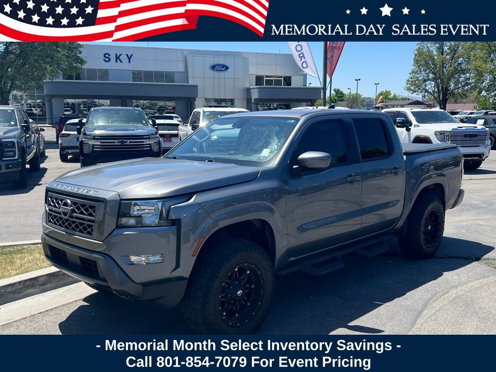 2022 Nissan Frontier SV Crew Cab 4X4 SWB's photo