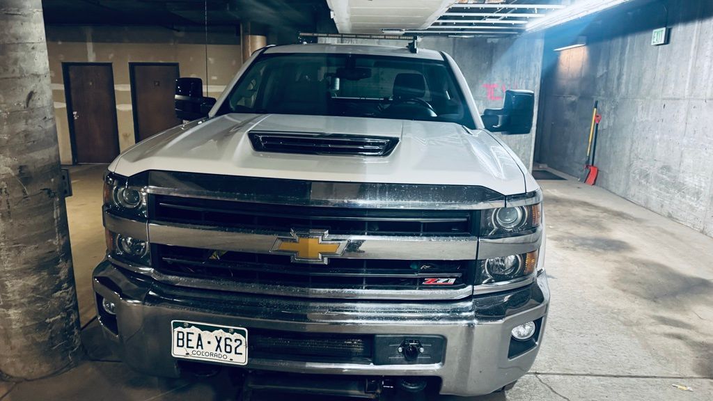 2019 Chevrolet Silverado 3500HD LT photo 2