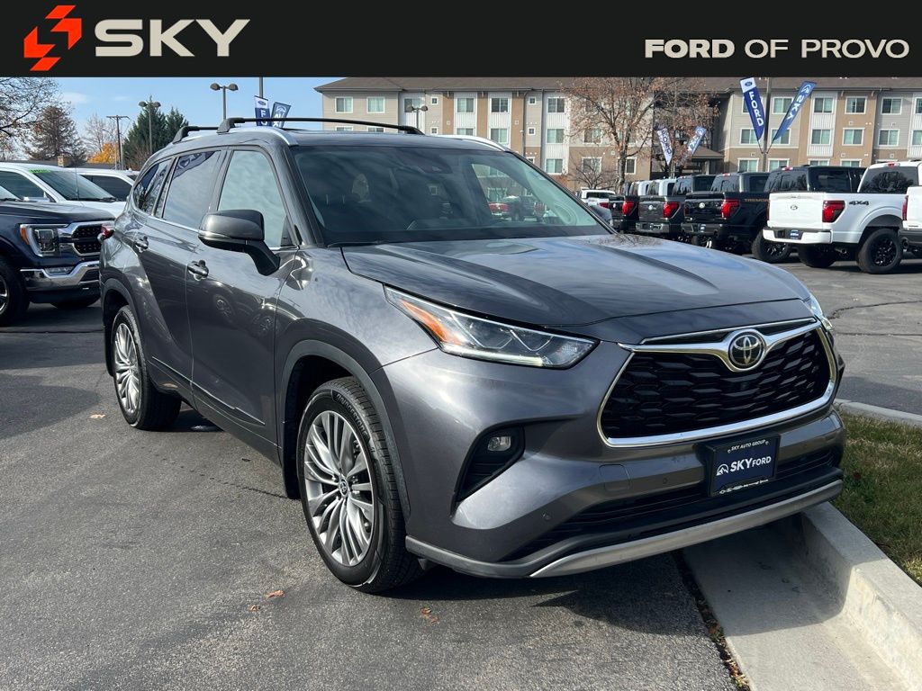 2022 Toyota Highlander Platinum photo 3