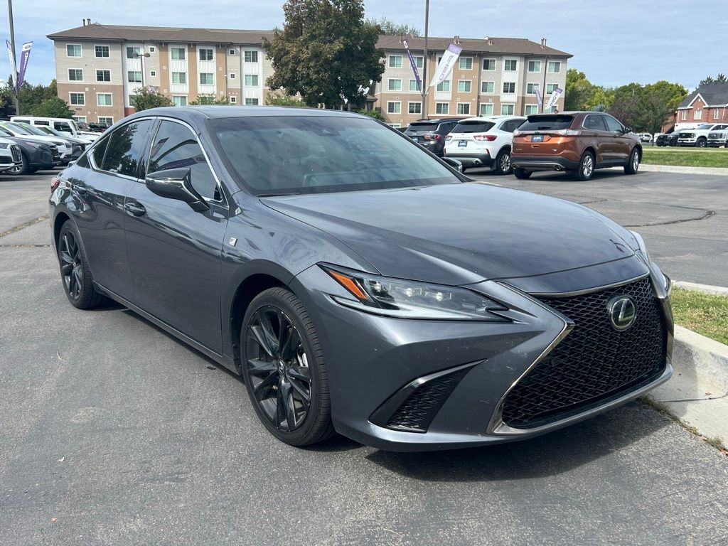 2023 Lexus ES 300h photo 4
