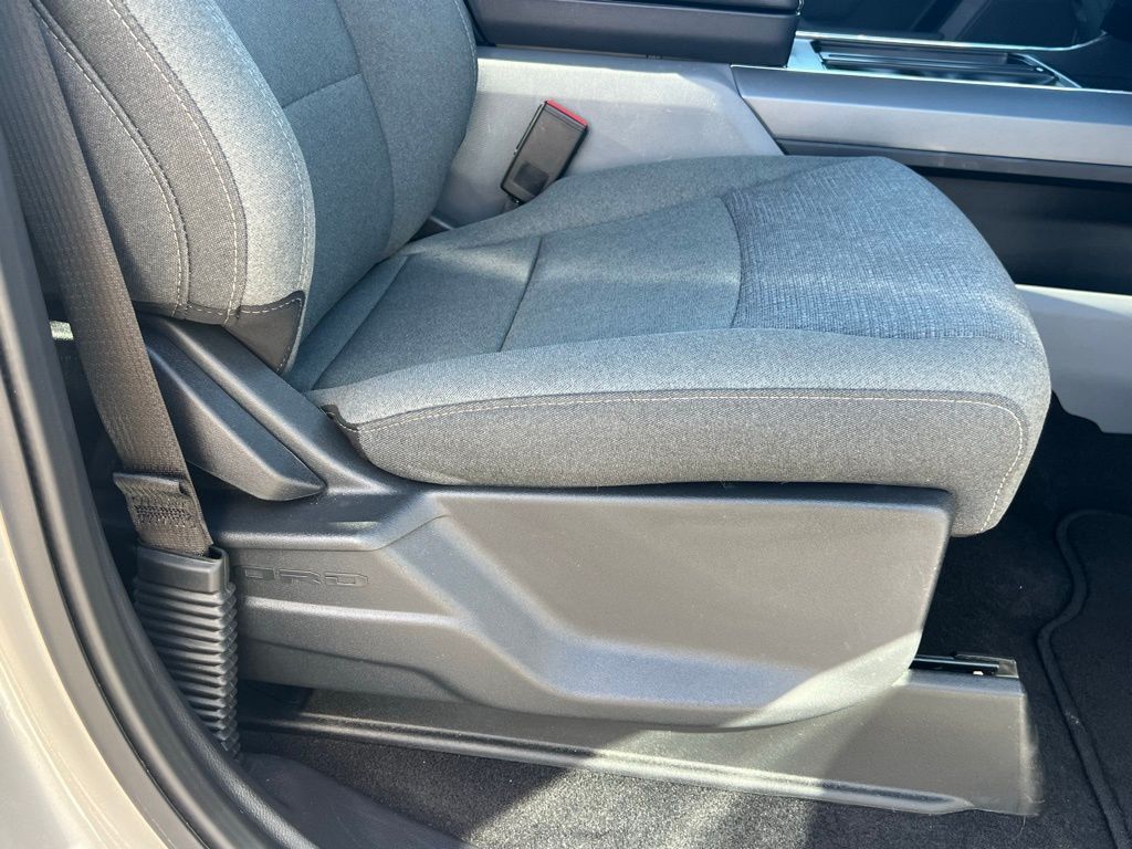 2025 Ford F-150 XLT - Photo 17