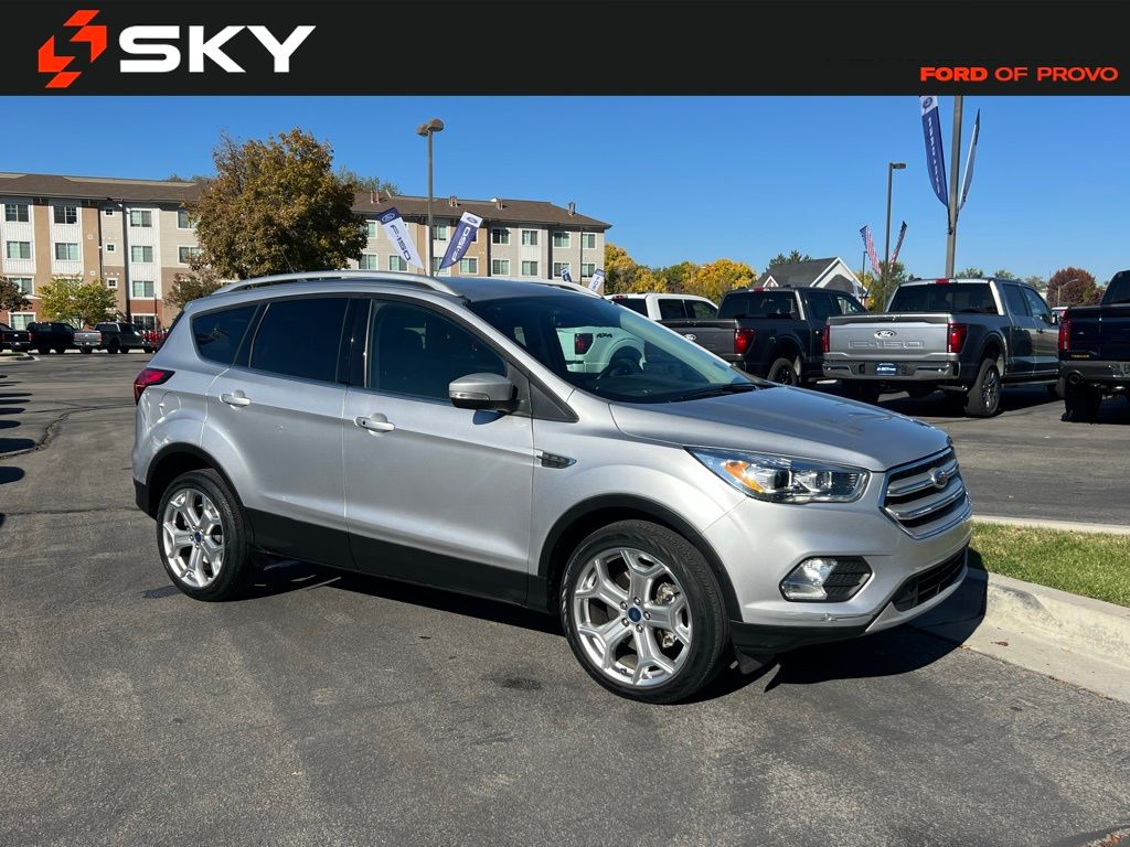 2019 Ford Escape Titanium photo 2
