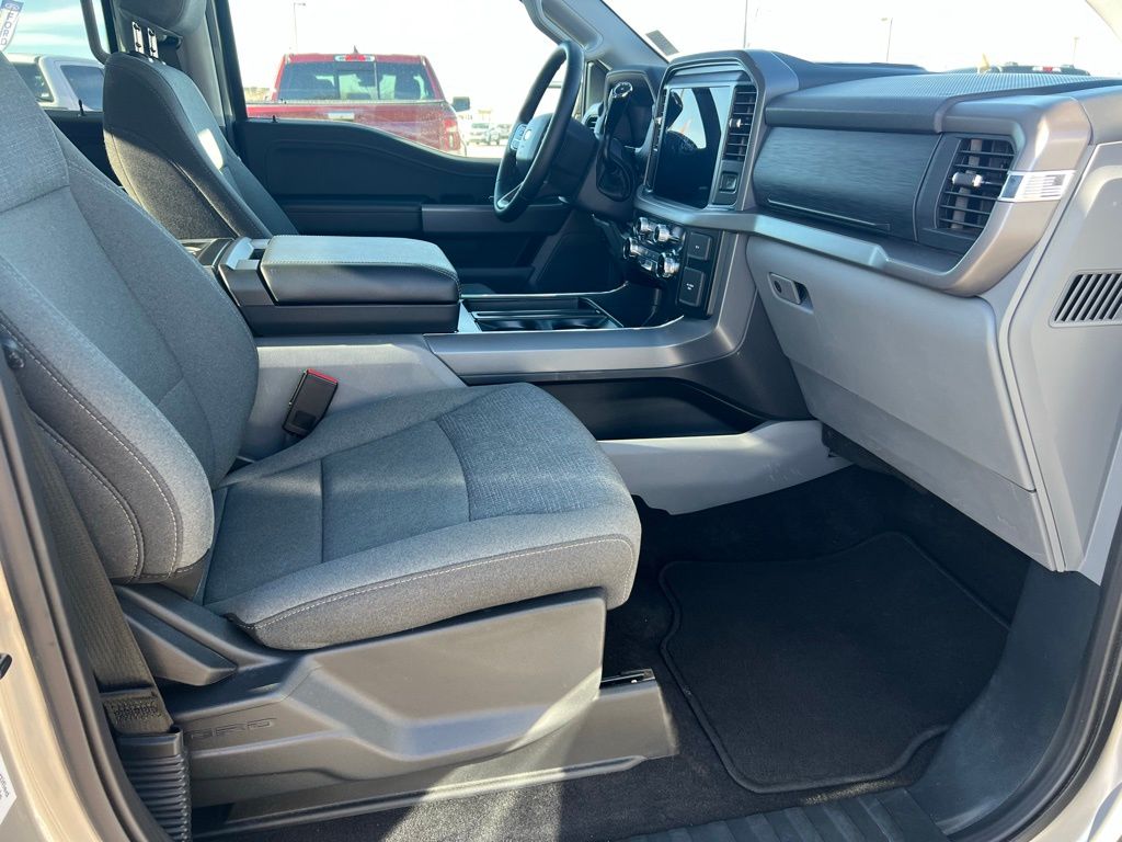 2025 Ford F-150 XLT - Photo 16