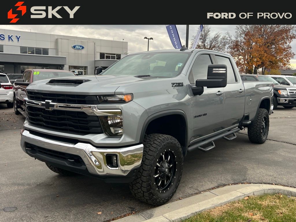 2024 Chevrolet Silverado 3500HD LT photo 2