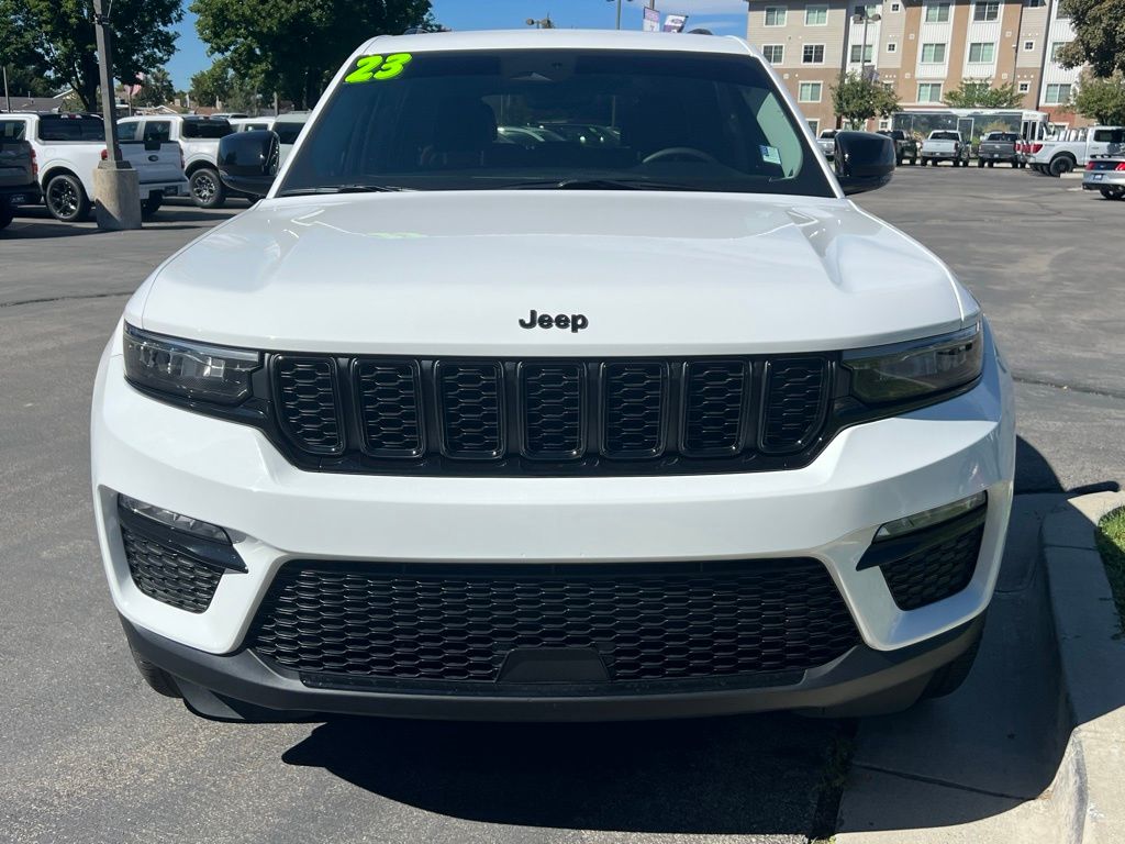 2023 Jeep Grand Cherokee Limited photo 2