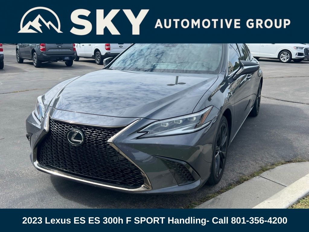 2023 Lexus ES 300h photo 2