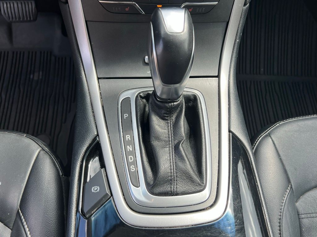2017 Ford Edge SEL photo 5
