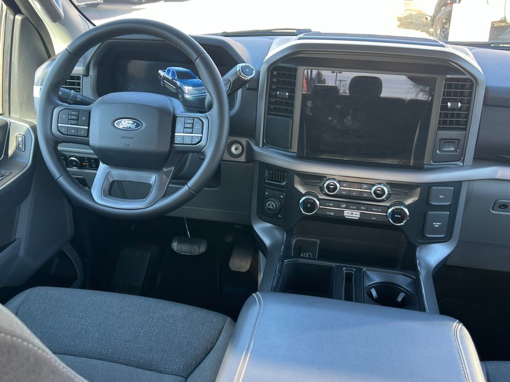 2025 Ford F-150 XLT - Photo 23