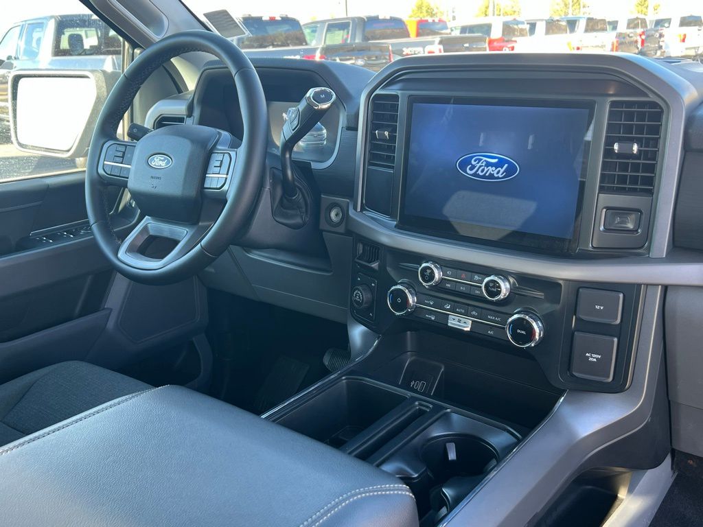 2025 Ford F-150 XLT - Photo 15