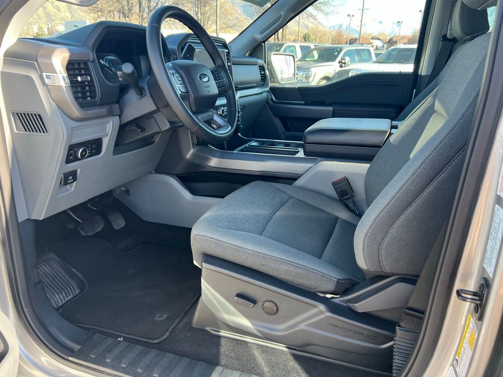 2025 Ford F-150 XLT - Photo 25