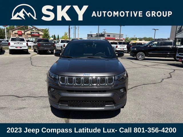 2023 Jeep Compass Latitude Lux photo 2