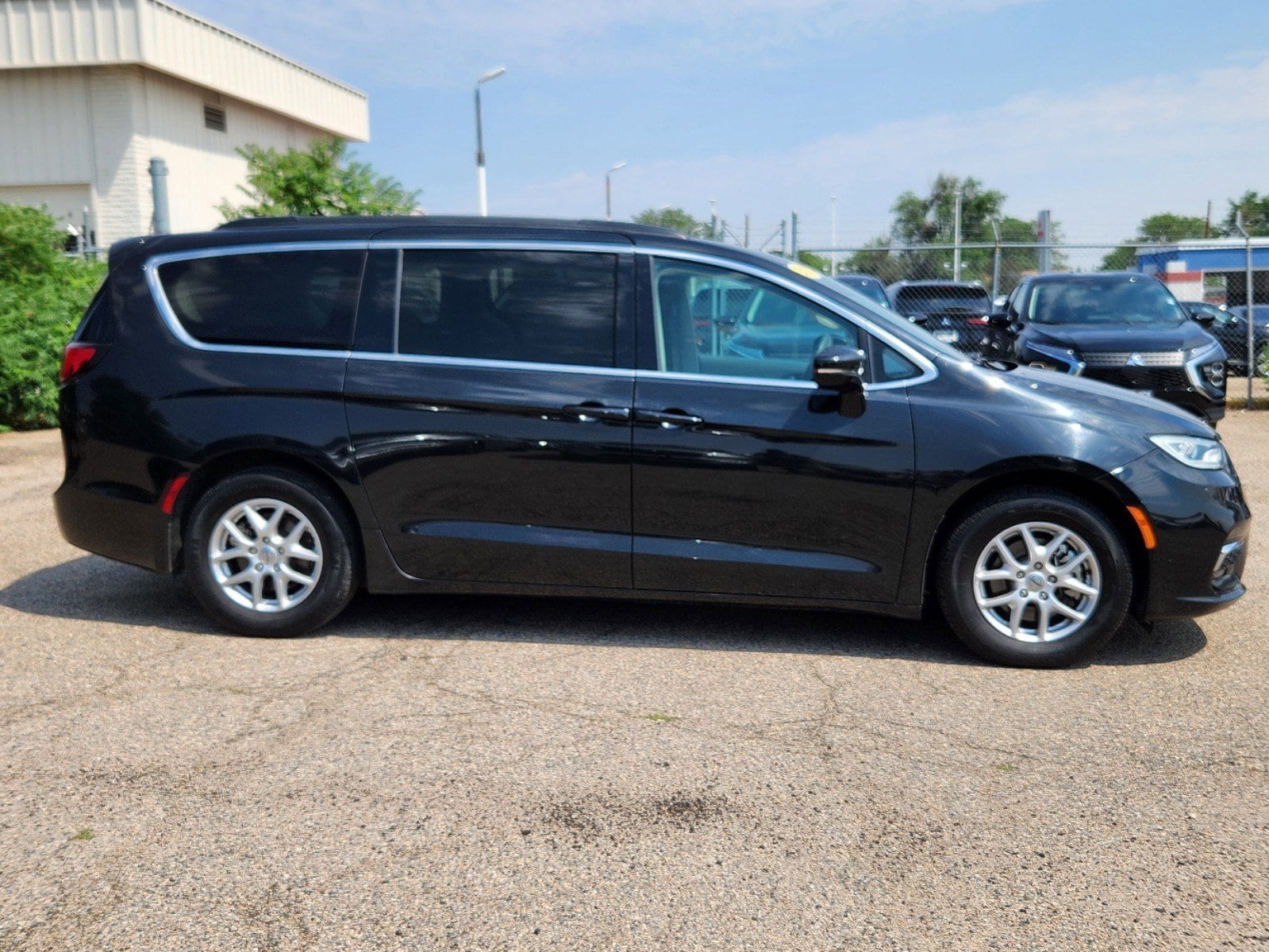 Used 2022 Chrysler Pacifica Touring L with VIN 2C4RC1BG4NR178537 for sale in Thornton, CO