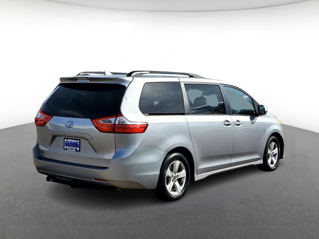 Used 2018 Toyota Sienna LE Auto Access Seat FWD 7-Passenger Mini-van, Passenger