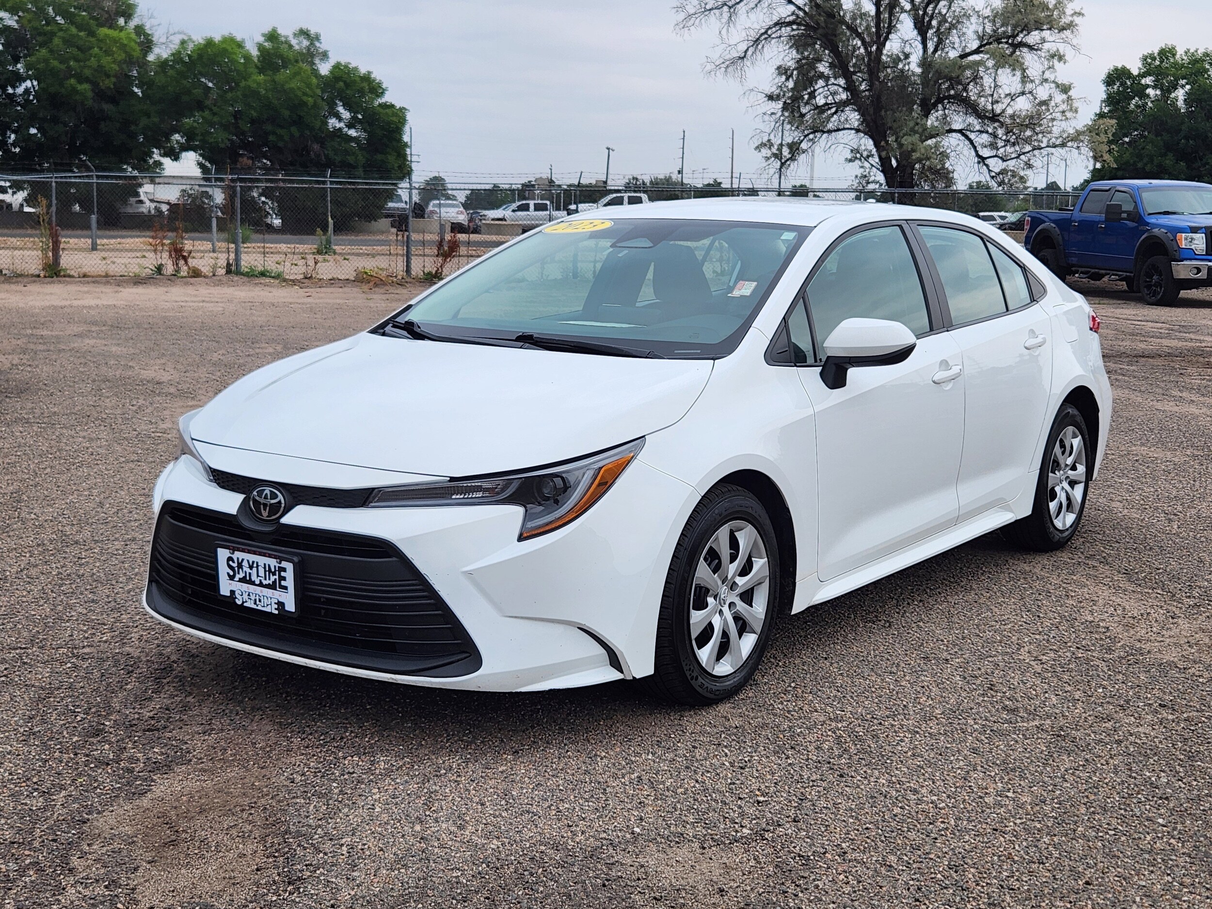 2023 Toyota Corolla LE photo 2