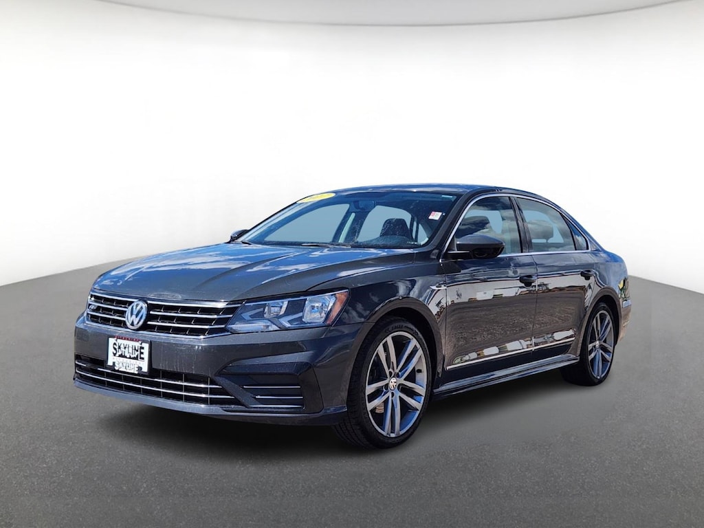 Used 2017 Volkswagen Passat R-Line w/Comfort Pkg Auto 4dr Car